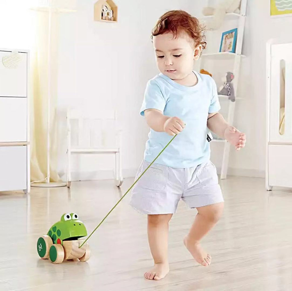 Frog dragging toddler hand-drawn toys - Baby Dotz